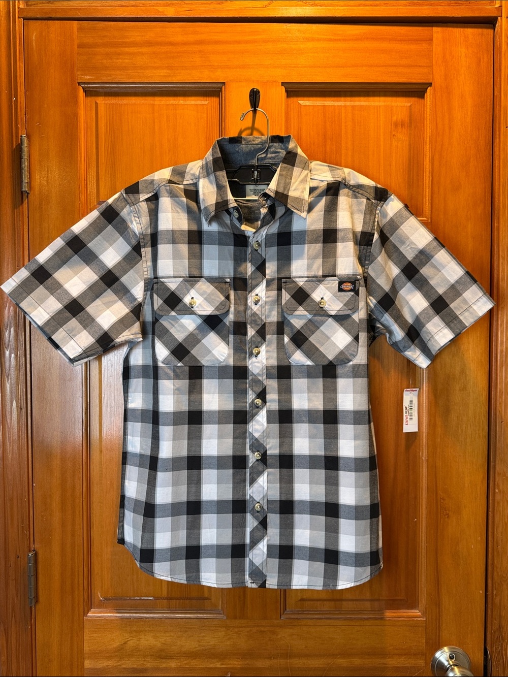 NWT Dickies Black and Gray Plaid Short-Sleeve Button-Down Work Shirt. Size Small